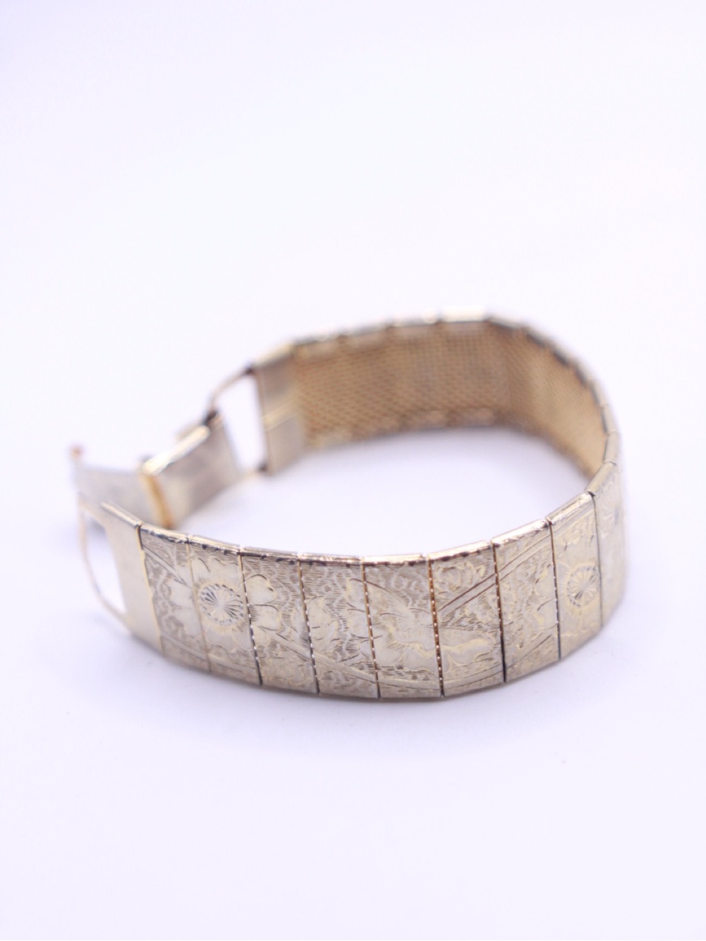 Vintage Sarah Coventry Flower Etched Mesh Link Bracelet